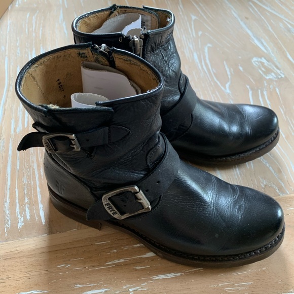 Frye Veronica Short Boot 6 Black Leather - Picture 2 of 8